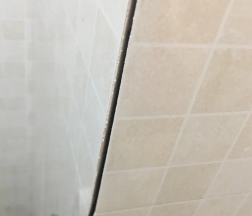 驻马店市瓷砖空鼓维修公司分享阳台瓷砖脱落的修复过程可以分为以下几个步骤