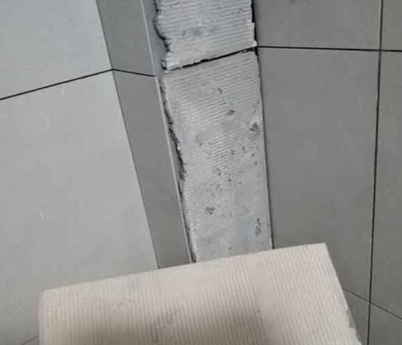 驻马店市瓷砖空鼓维修公司分享下厨房瓷砖脱落的补救措施。